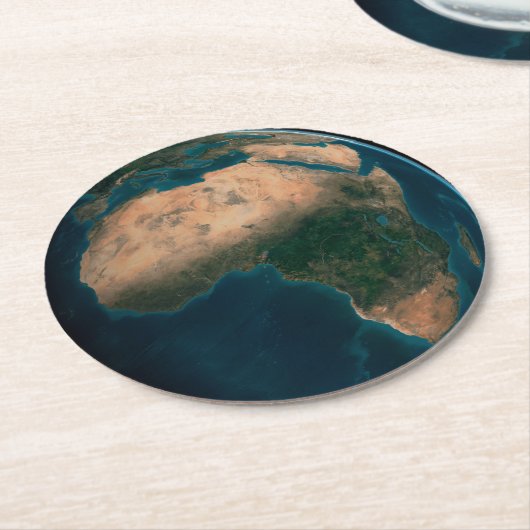 アフリカ大陸の上の宇宙から完全な地球。 ラウンドペーパーコースター (アングル)