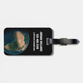 アフリカ大陸の上の宇宙から完全な地球。 ラゲッジタグ (裏面横)