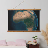 アフリカ大陸の上の宇宙から完全な地球。 吊り下げ型タペストリー (寝室)