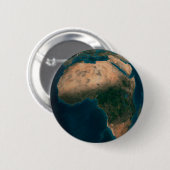 アフリカ大陸の上の宇宙から完全な地球。 缶バッジ (正面&裏面)
