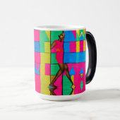 アフリカ数々ののケンテピンクブラックレディデザイン モーフィングマグカップ (正面右)