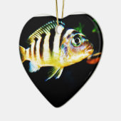 アフリカ産の黒と黄色の魚 セラミックオーナメント (左)