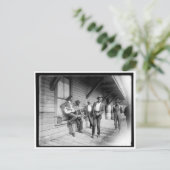 アフリカ系アメリカ人がボートc1902を待つ ポストカード (スタンド正面)