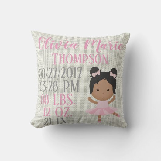 アフリカ系アメリカ人のピンクのバレリーナのバレエのダンスの誕生 クッション (正面)