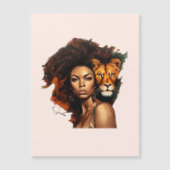 アフリカ系アメリカ人のライオン威厳のある付き女性 (正面)