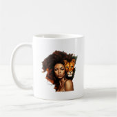 アフリカ系アメリカ人のライオン威厳のある付き女性 コーヒーマグカップ (左)