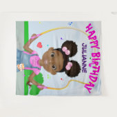 アフリカ系アメリカ人の女の子が縄跳びをしながらハッピーバースデー タペストリー (正面(横))