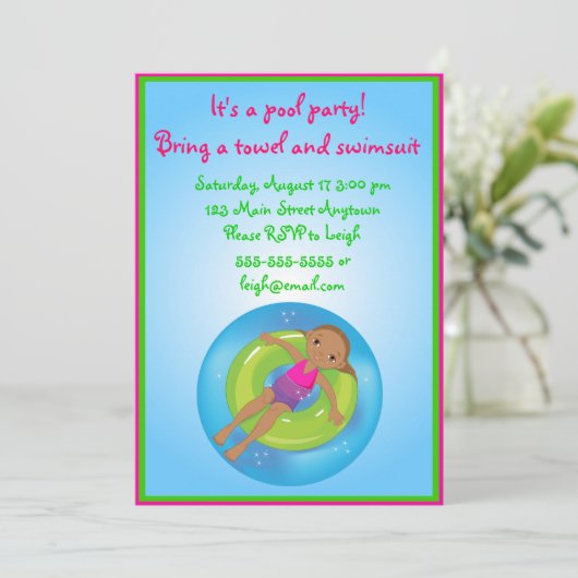 アフリカ系アメリカ人の女の子のプールの誕生日の招待状 招待状 (スタンド正面)