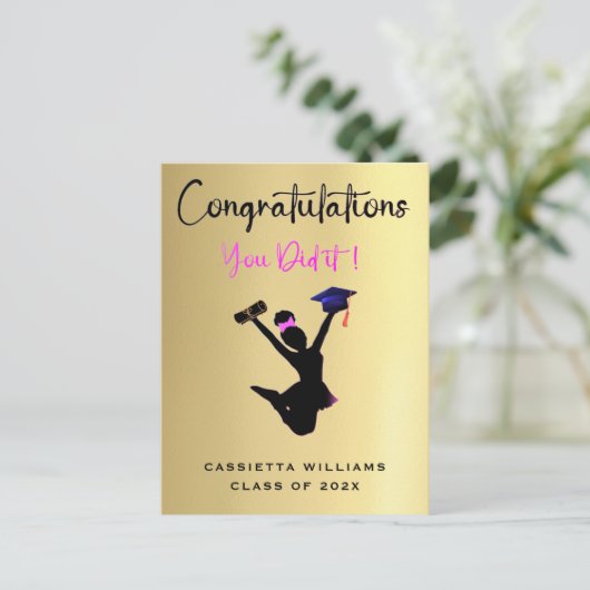 アフリカ系アメリカ人の女の子の卒業おめでとうゴールドカード ポストカード (スタンド正面)