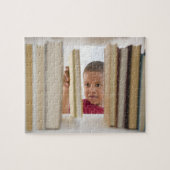 アフリカ系アメリカ人の少年が本を選ぶ ジグソーパズル (横)