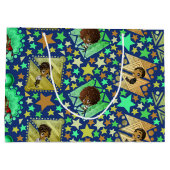 アフリカ系アメリカ人の少年と青の幾何学模様 ラージペーパーバッグ (裏面)