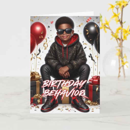 アフリカ系アメリカ人の少年の黒/赤の誕生日行動 カード (黄色い花)