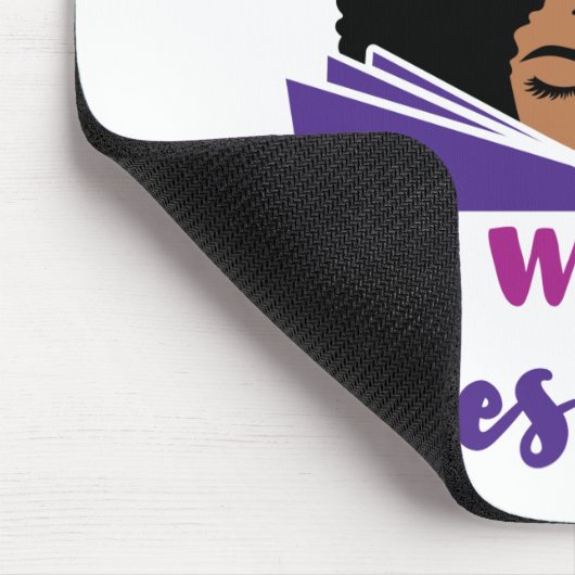 アフリカ系アメリカ人の本を愛しているだけの女の子 マウスパッド (コーナー)