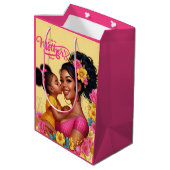 アフリカ系アメリカ人の母と娘の幸せな母の日 ミディアムペーパーバッグ (裏面アングル)