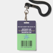 アフリカ系アメリカ人の気違いの科学者の男の子の誕生日 バッジ (ストラップ付き裏面)