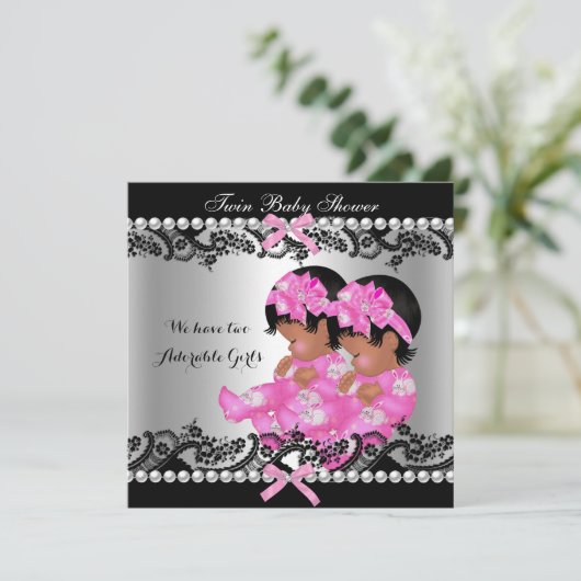 アフリカ系アメリカ人ツインガールズベビーシャワーホットピンク 招待状 (スタンド正面)