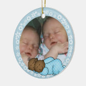 アフリカ系アメリカ人ツインボーイズ1stクリスマスオーナメント セラミックオーナメント (左)