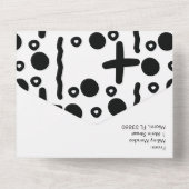 アフリカ風のマーキングが施された黒と白の手描きの結婚式 オールインワン招待状 (裏面)