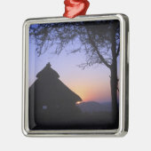 アフリカ、エチオピア、オモ川地域、夕日 メタルオーナメント (左)