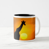 アフリカ、ケニア、マサイマラ。キリン ツートーンマグカップ (正面右)