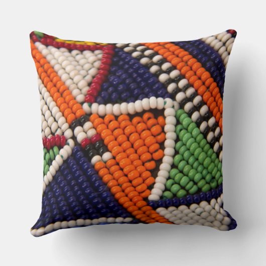 アフリカ、ケニア。マサイ族ビーズ クッション (裏面)