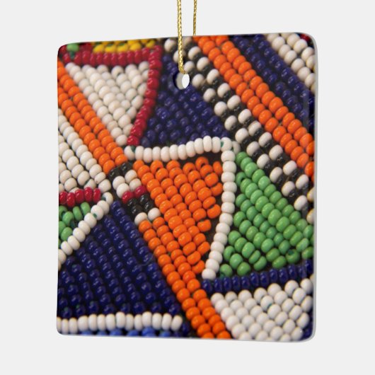 アフリカ、ケニア。マサイ族ビーズ セラミックオーナメント (左)