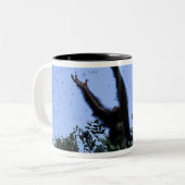 アフリカ、タンザニア、グリッター達飛んでいる達 ツートーンマグカップ (正面左)