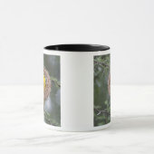 アフリカ。タンザニア。女性の黒首織機 マグカップ (中央)