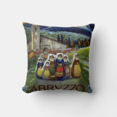 アブルッツォ・イタリア・ヴィンテージ旅行ポスターアートと女性 クッション (正面)