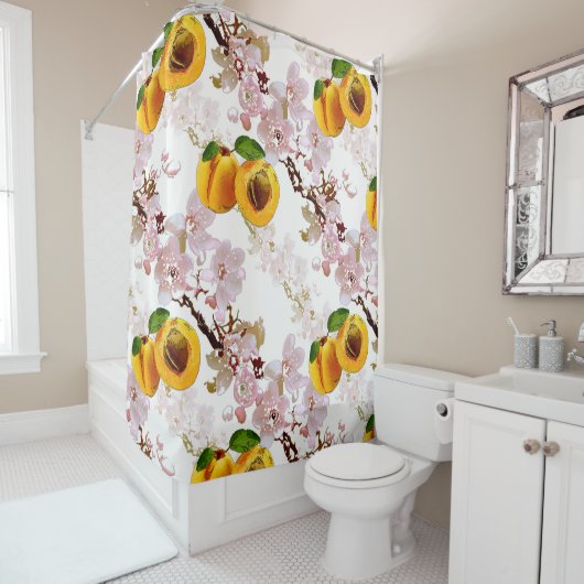 アプリコットの花と果実。 シャワーカーテン (インサイチュ)