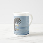 アプローチのワシ ボーンチャイナマグカップ (正面右)