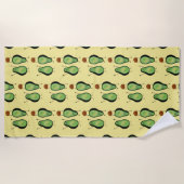 アボカドのおもしろいな元気づける逆立ち緑ピット ビーチタオル (正面)