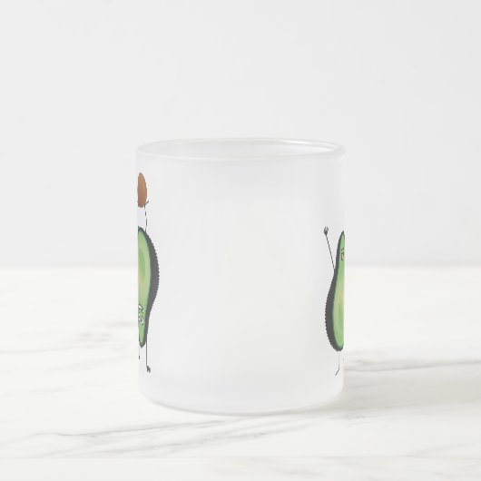 アボカドのおもしろいな元気づける逆立ち緑ピット フロストグラスマグカップ (中央)