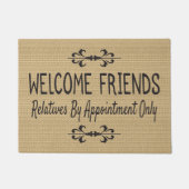 アポイントメントだけによる歓迎された友人の親類 ドアマット (正面)