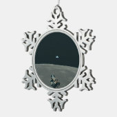 アポロ月着陸船と月の地球の上昇 スノーフレークピューターオーナメント (右)