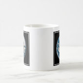 アポロ10号の宇宙船から取り出された地球。 コーヒーマグカップ (中央)