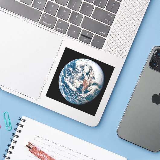 アポロ10号の宇宙船から取り出された地球。 シール (ノートパソコンとiPhone)
