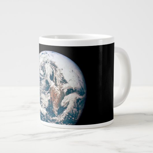 アポロ10号の宇宙船から取り出された地球。 ジャンボコーヒーマグカップ (正面右)
