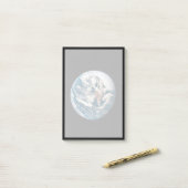 アポロ10号の宇宙船から取り出された地球。 ポストイット (デスク上)