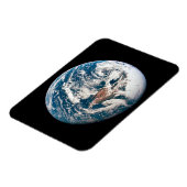 アポロ10号の宇宙船から取り出された地球。 マグネット (左側)