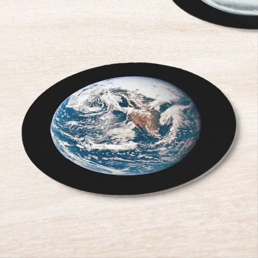 アポロ10号の宇宙船から取り出された地球。 ラウンドペーパーコースター (アングル)