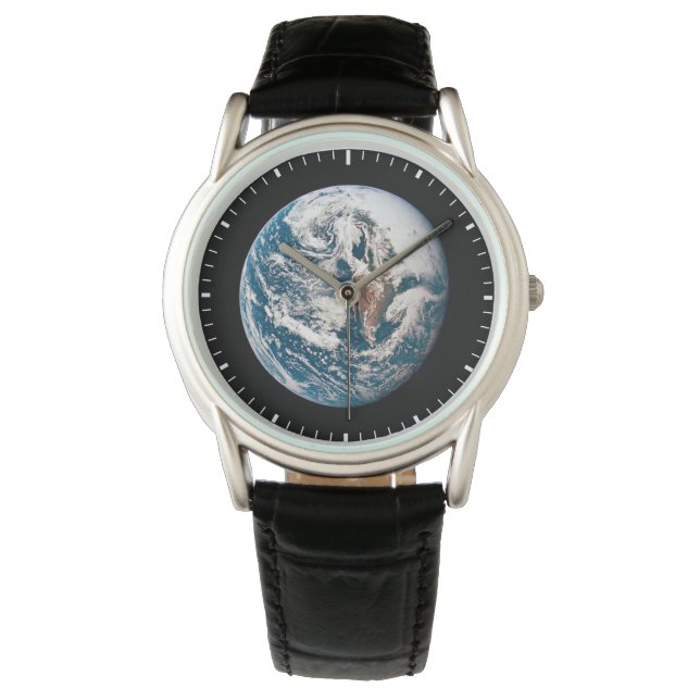 アポロ10号の宇宙船から取り出された地球。 腕時計 (正面)