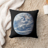 アポロ11号の乗組員によって撮影された惑星の地球。 クッション (ブランケット)