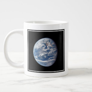 アポロ11号の乗組員によって撮影された惑星の地球。 ジャンボコーヒーマグカップ