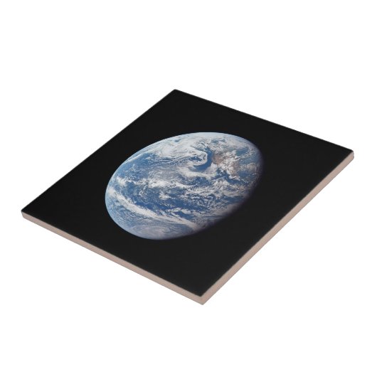 アポロ11号の乗組員によって撮影された惑星の地球。 タイル (側面)