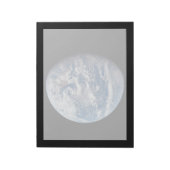 アポロ11号の乗組員によって撮影された惑星の地球。 ノートパッド (回転)