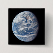 アポロ11号の乗組員によって撮影された惑星の地球。 缶バッジ (正面)