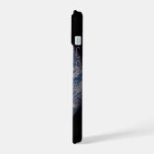 アポロ11号の乗組員によって撮影された惑星の地球。 iPhone 15ケース (左側面)