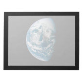 アポロ13号の探査機から取り出された地球。 ノートパッド (正面)