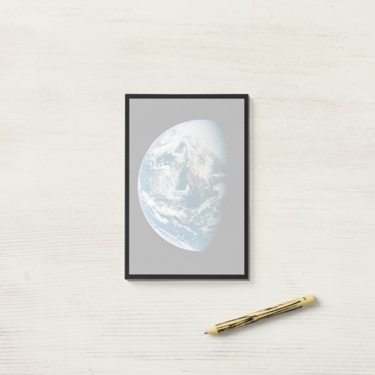 アポロ13号の探査機から取り出された地球。 ポストイット (デスク上)